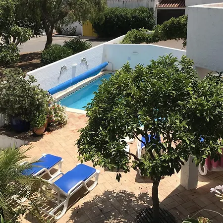 Bay Club 29 *